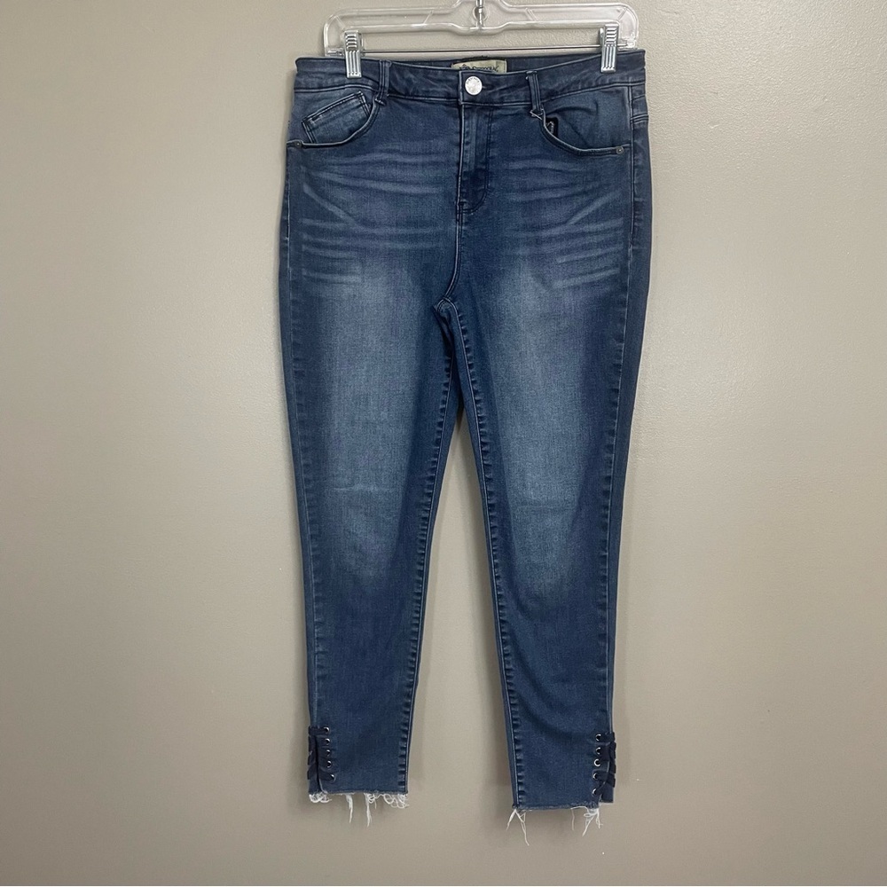 Democracy High Rise Stretch Skinny Jeans -Women’s Size 8 raw hem split ankle